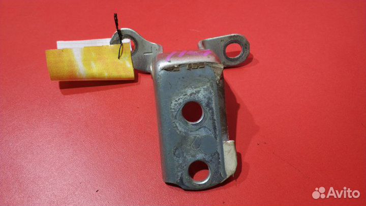 Петля двери задняя левая Toyota Hilux Pick Up