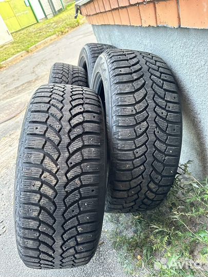 Bridgestone Blizzak Spike-01 215/55 R17 98T