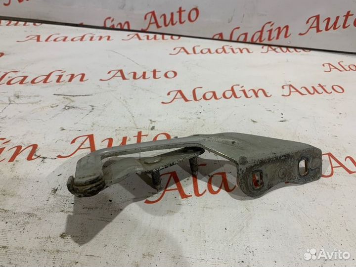 Петля капота левая Ford Focus 2