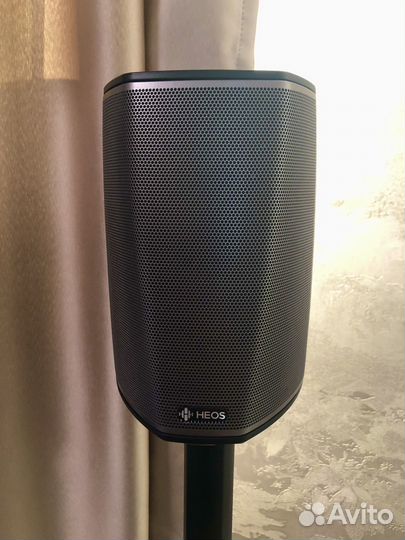 Heos 1 HS2 на стойках Vogel