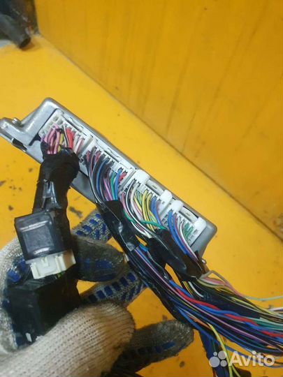 Блок управления двигателем двс EJ20 Subaru