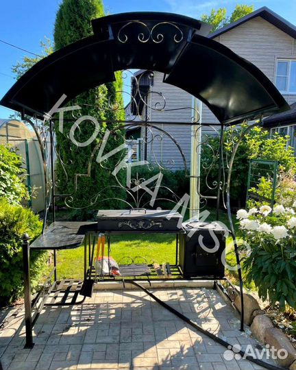 Мангал с крышей