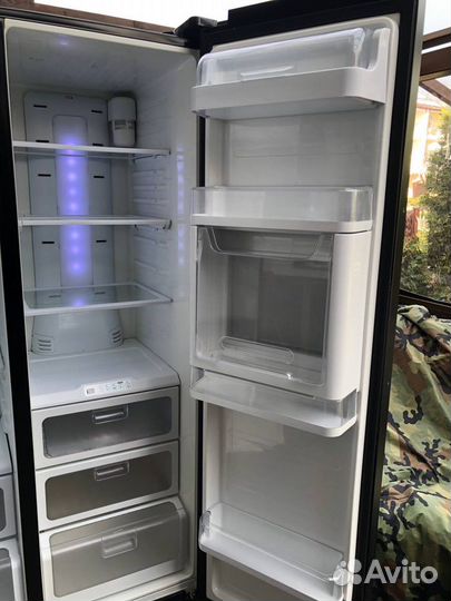 Зеркальный холодильник Samsung side by side
