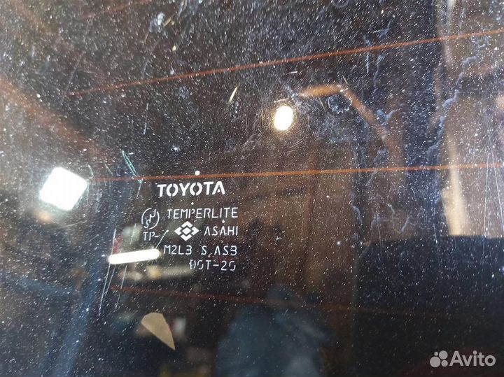 Стекло заднее toyota voxy AZR60G