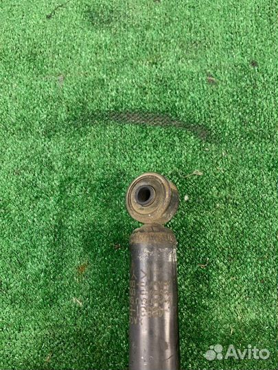 Амортизатор задний Honda Cr-V RM1 R20A 2012