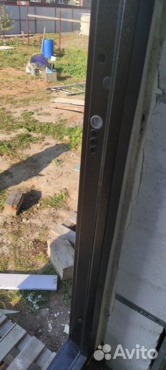 Продам входную дверь бу