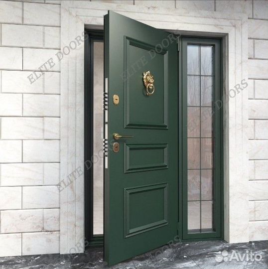 Парадная входная дверь с боковым стеклом