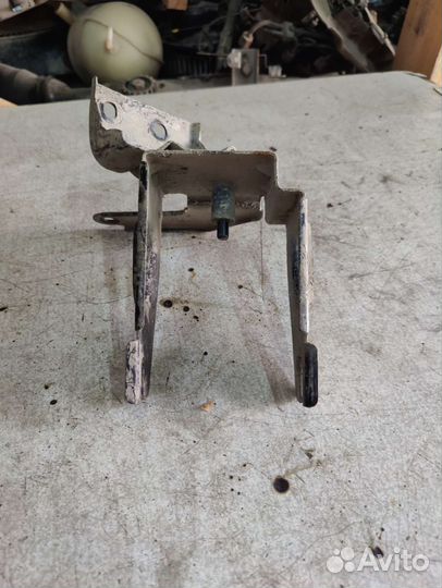 Кронштейн Hyundai sonata 4 EF