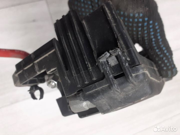 Блок предохранителей акб Chevrolet Cruze