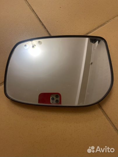 Боковое зеркало левое на Toyota Ist