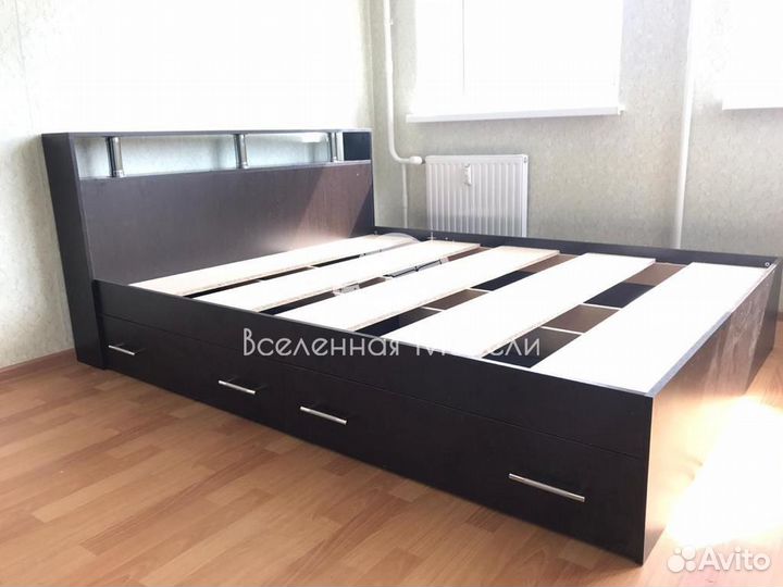 Кровать двуспальная