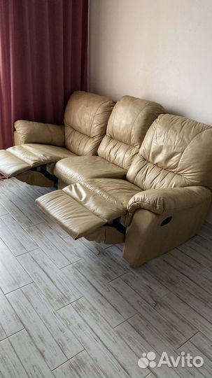 Кожаный диван