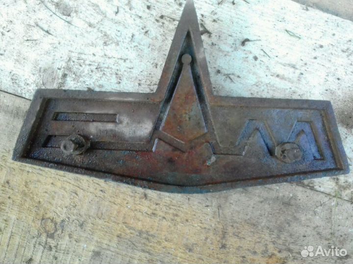 Эмблема на а/м маз
