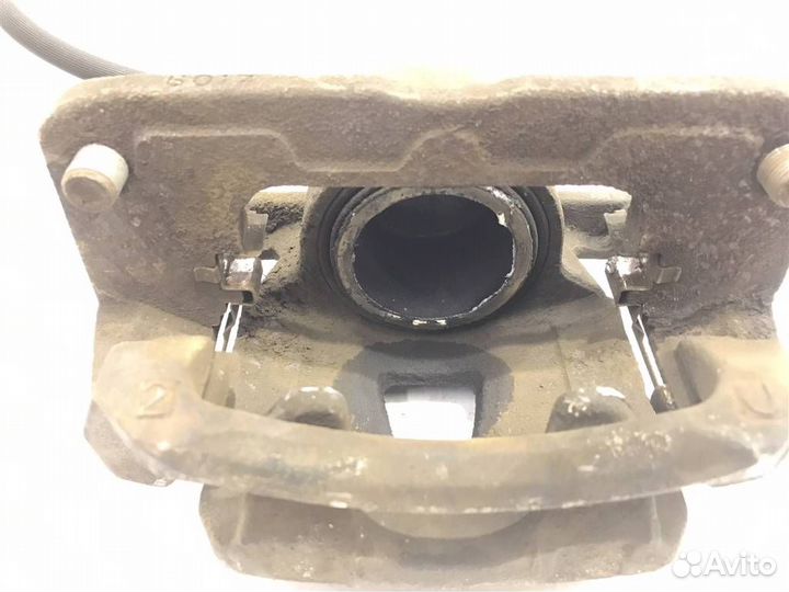 Суппорт передний левый Toyota Windom