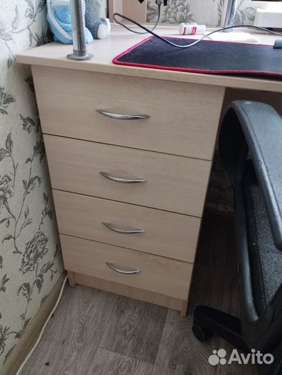 Компьютерный стол большой