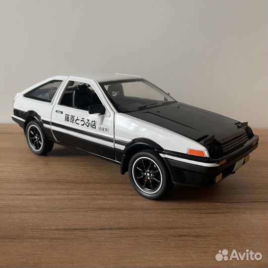 Модель Toyota Corolla AE86 Inital D 1:24