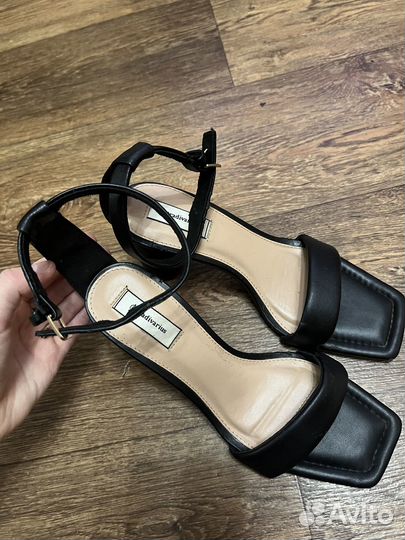 Босоножки женские 37 размер