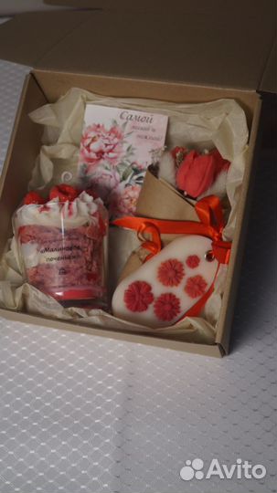 Подарочный набор для женщин на 8 марта свечи