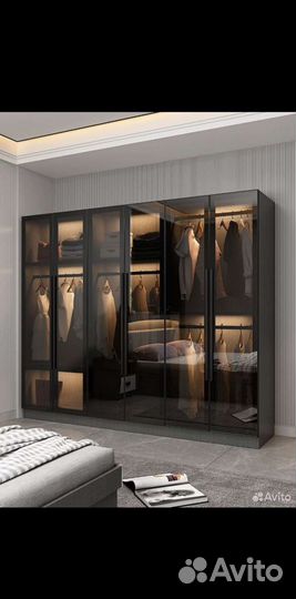 Стеклянный шкаф