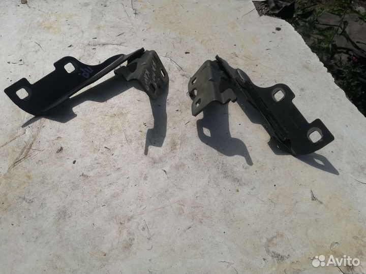 Петля капота Рено Клио 2