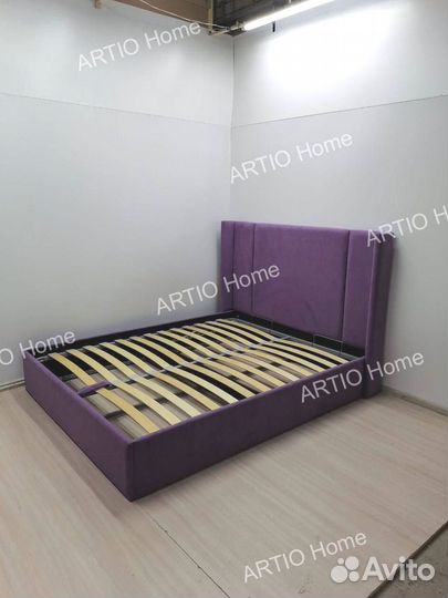 Кровать с мягким изголовьем