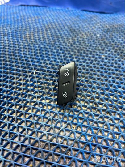 Кнопка центрального замка Volkswagen Passat Cc