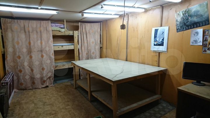 Гараж, > 30 м²