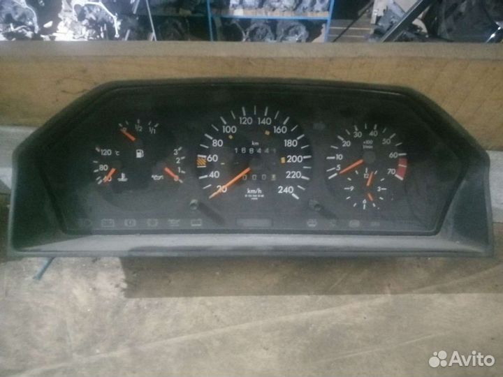 Панель приборов Mercedes Benz W124, 2.2, AT