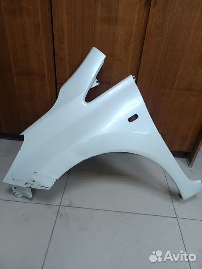 Левое крыло на Nissan Note E12