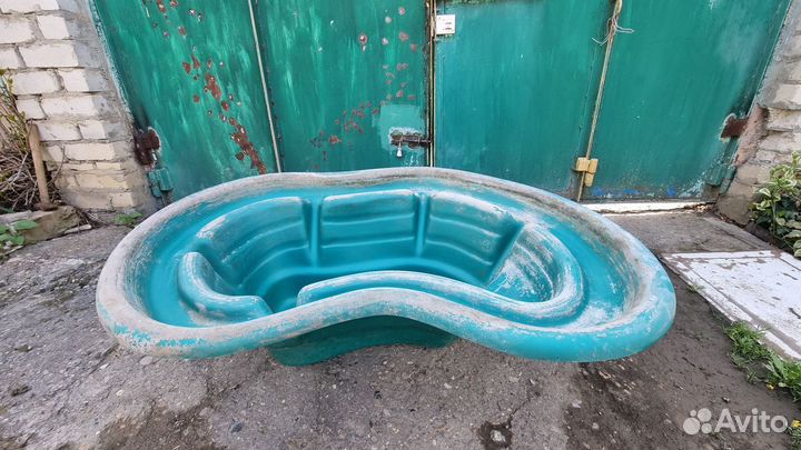 Пруд уличный