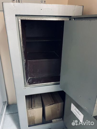 Сейф металлический