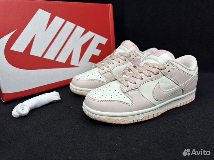 Nike dunk low pink