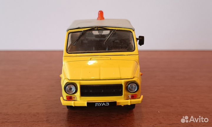 Автолегенды на службе №47 Луаз-2403 Тягач тележек