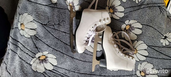 Коньки фигурные детские 32 размера