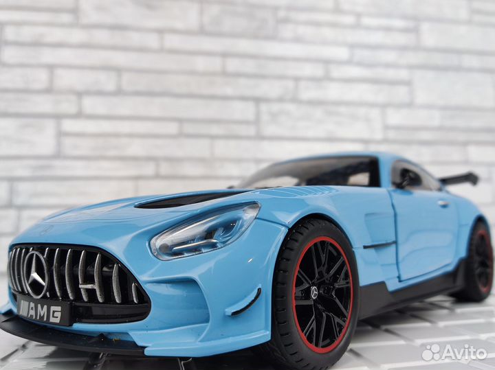 Машинка коллекционная Mercedes-Benz AMG GT R blue