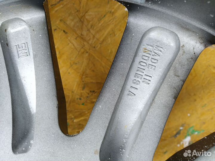 Оригинальные колеса на Lexus LX570 R21