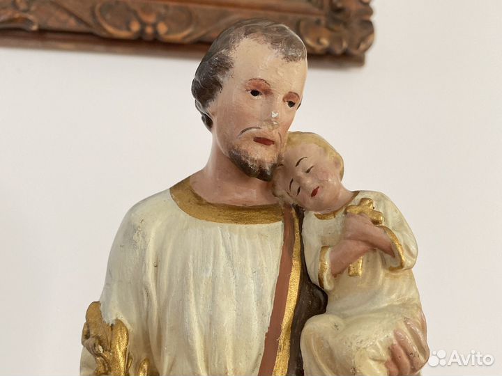 Антикварная статуэтка