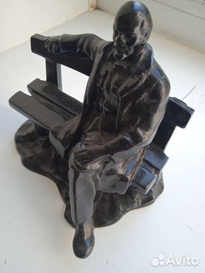 Ильич на лавке чугун