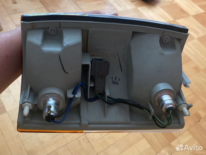 Габарит передний левый Isuzu elf nkr 66