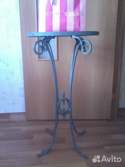 Продам столик кованый