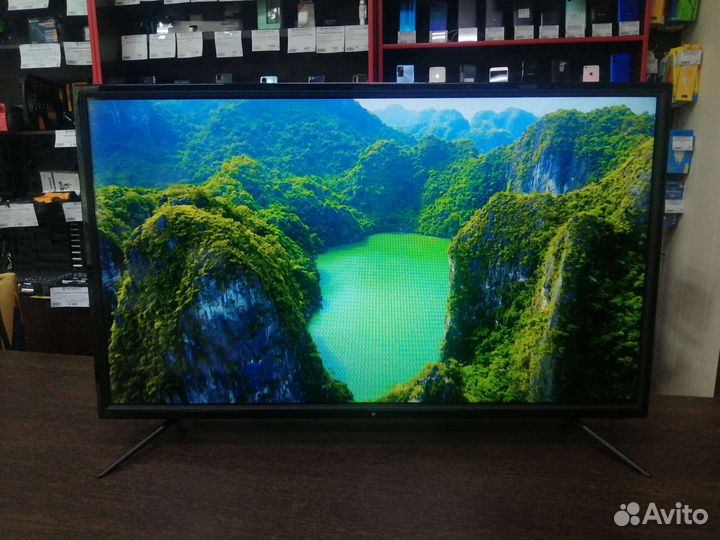 2) Телевизор dexp H32F8000Q (Smart TV)