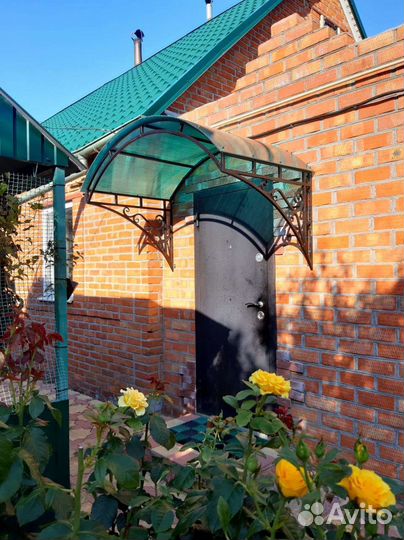 Козырек над дверью