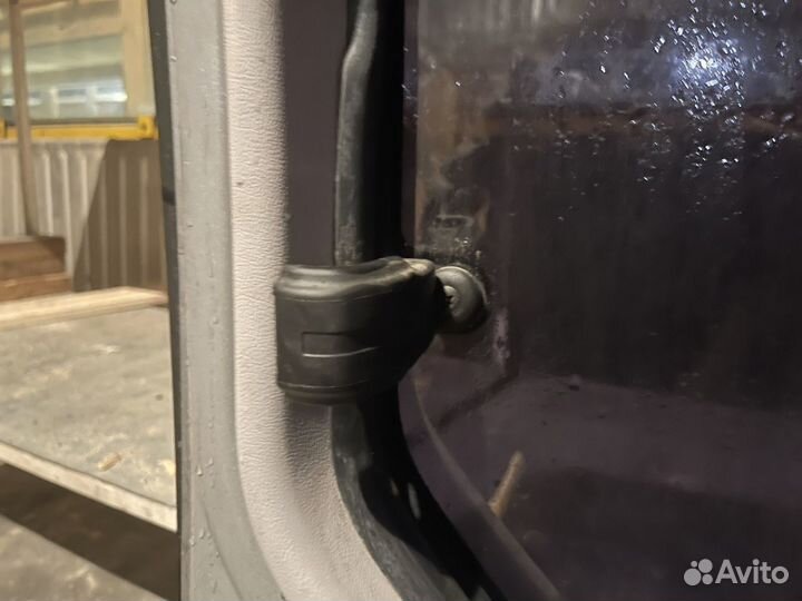 Стекло левой сдвижной двери Hyundai H1 2016