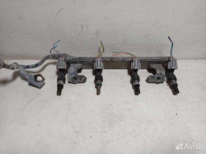 Топливная рампа с форсунками Nissan Tiida C11 1.6