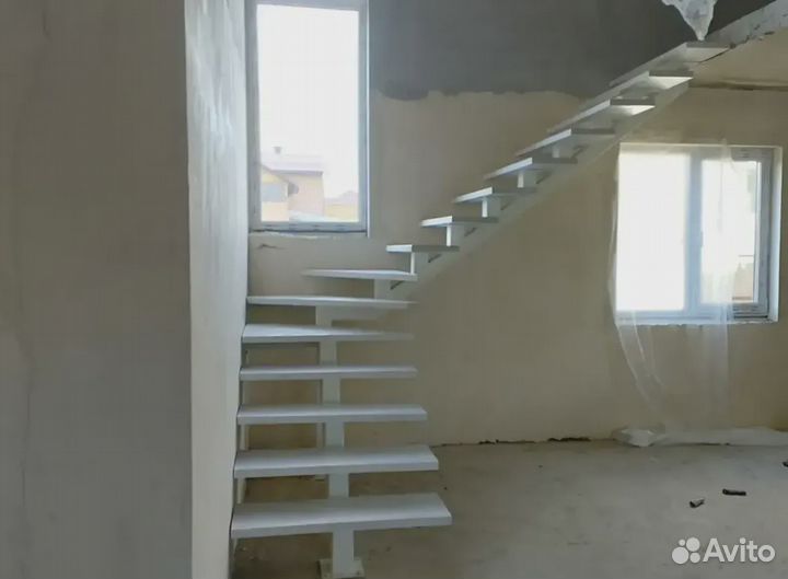 Лестница на металлокаркасе