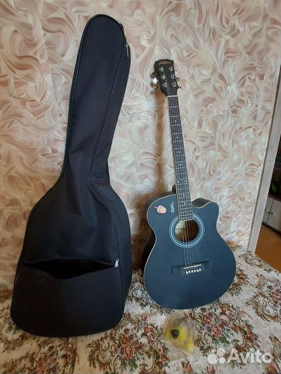 Акустическая гитара
