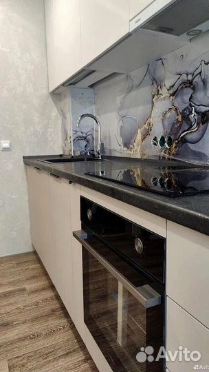 Прямая белая кухня на заказ премиум материал