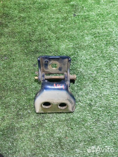 Петля двери передняя левая Citroen C4