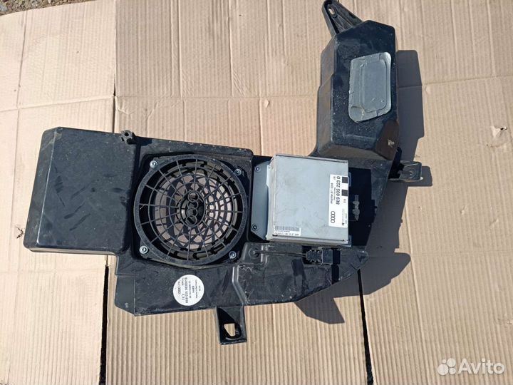 Сабвуфер Audi A4 B7