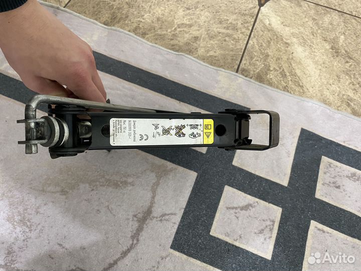 Ключь домкрат Лада Веста Ларгус